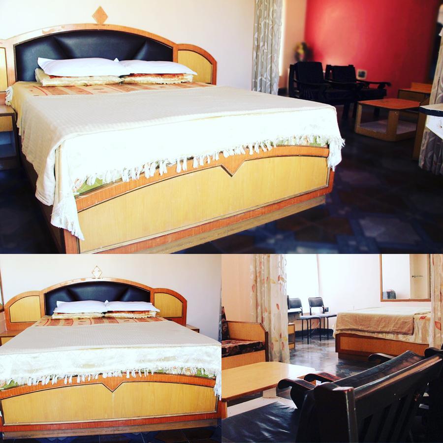 Hotel Vishwamitra Lātūr Esterno foto